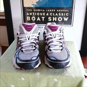 SALE!!!! Excellent condition! Asics Gel-Galaxy 5 sz 9